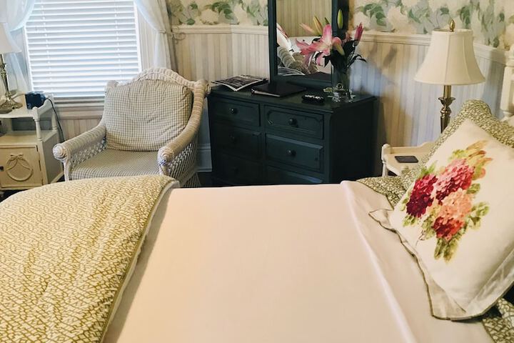 Albemarle Inn