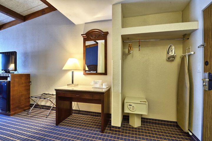 Room 22 of 34