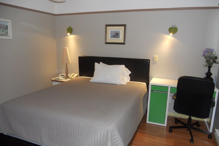 Room 32 of 48