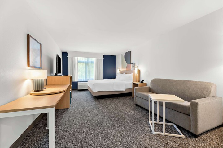Spark by Hilton Tupelo