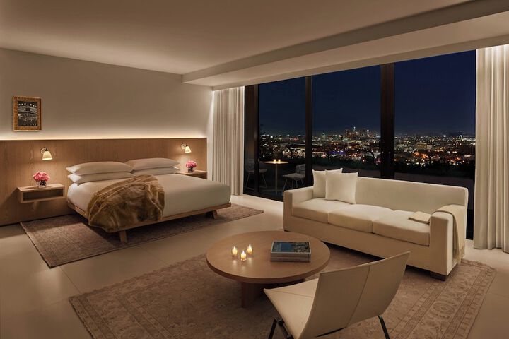 Room 51 of 83