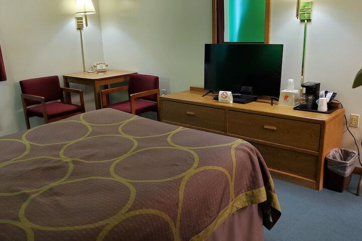 Room 11 of 40