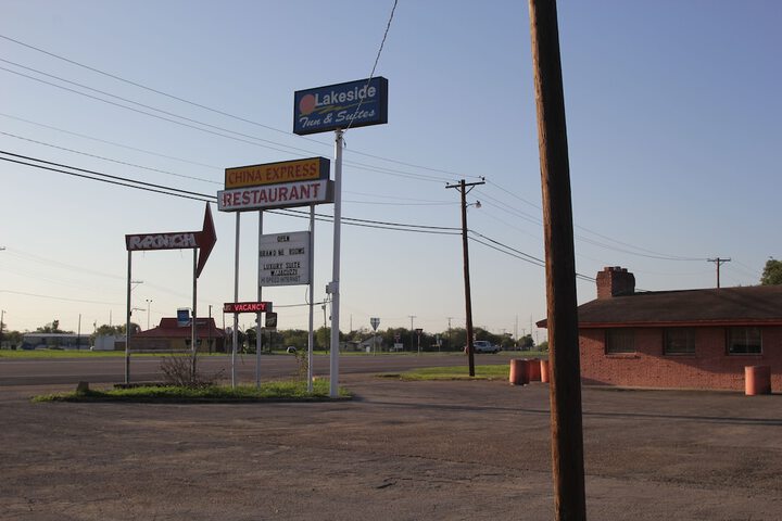 Lakeside Inn & Suites by OYO Mathis I 37