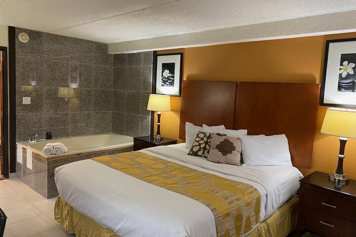 Room 13 of 35