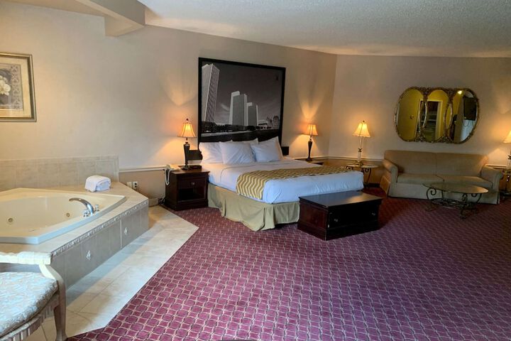 Room 6 of 32