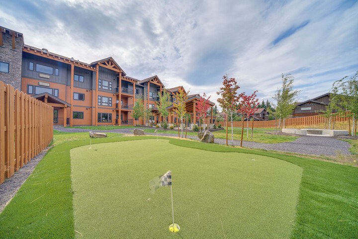 Mountain Views & Pool Access: Cle Elum Condo!