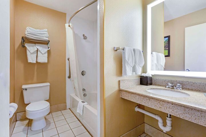 Room 20 of 33