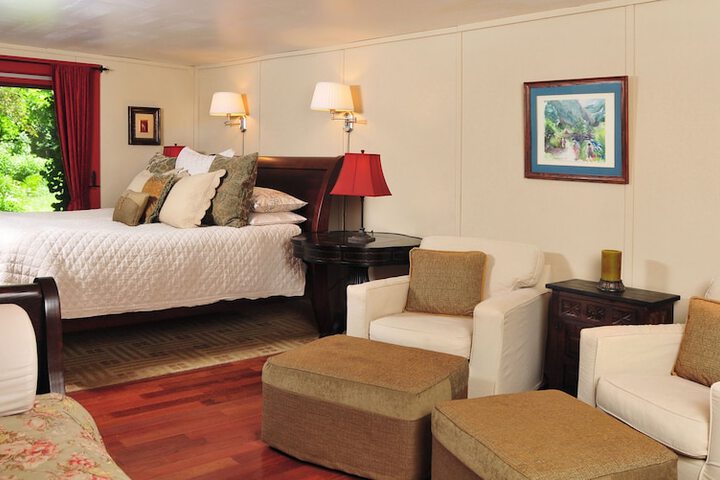 1795 Acorn Inn B & B