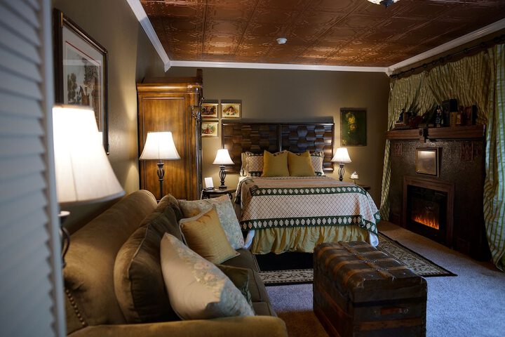 Room 25 of 48