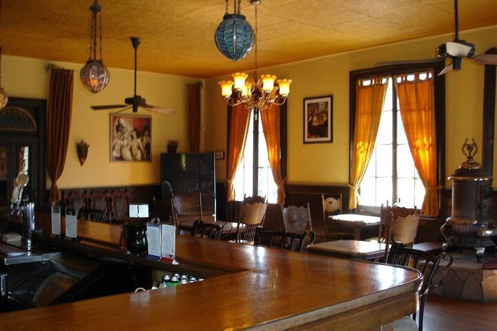 Lounge 41 of 49