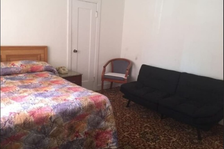Room 25 of 39