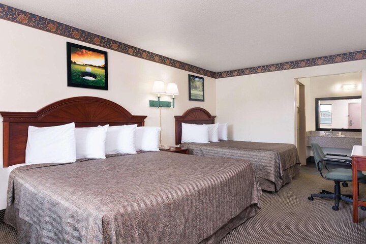 Room 15 of 26