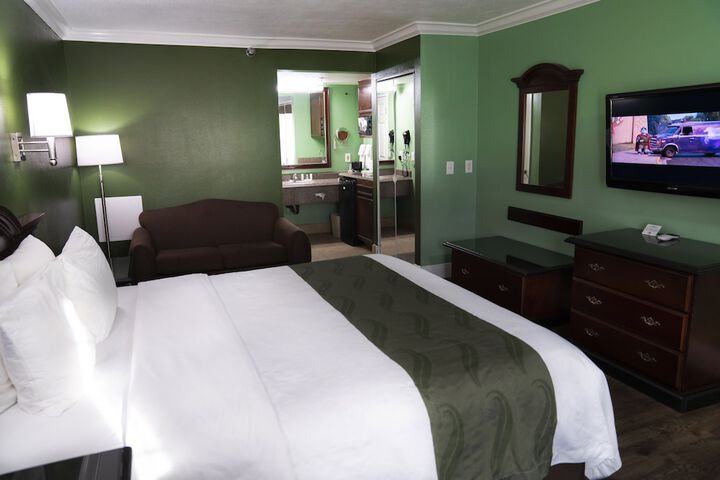 Room 16 of 32