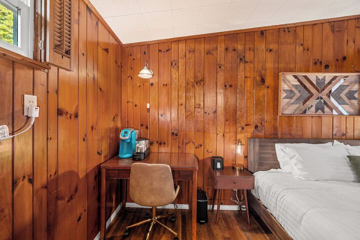 CedarWood Inn