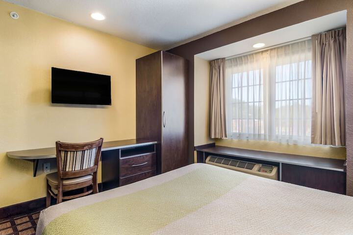 Room 12 of 28