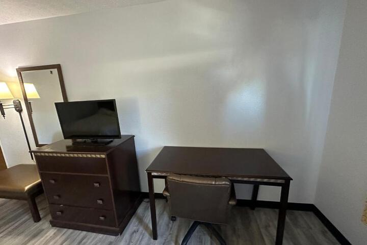 I65 studio suites