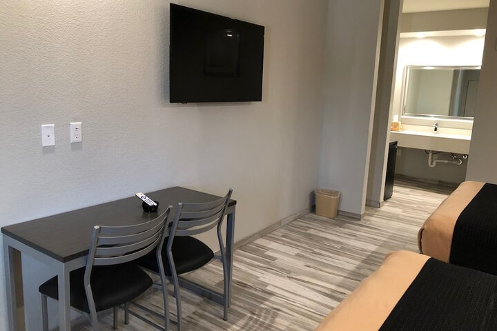 Room 11 of 23