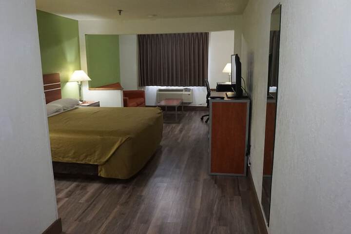 Econo Lodge Inn & Suites Pekin - Peoria Area