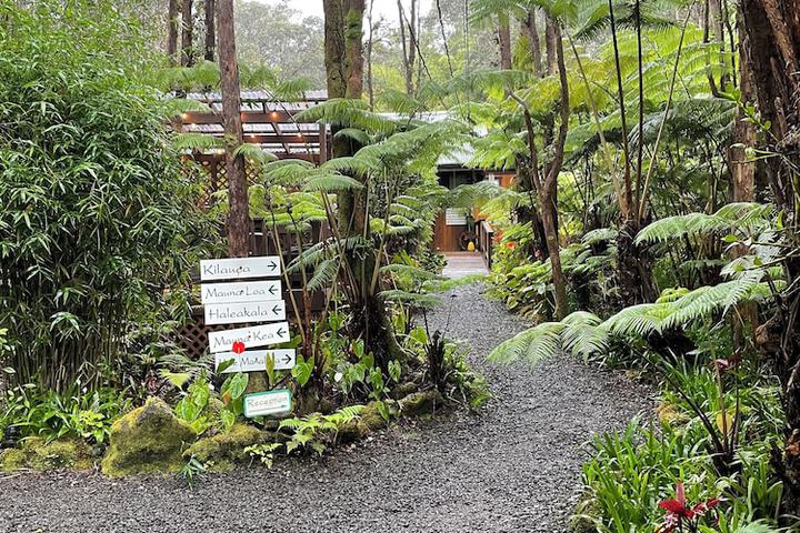 Volcano Village Lodge
