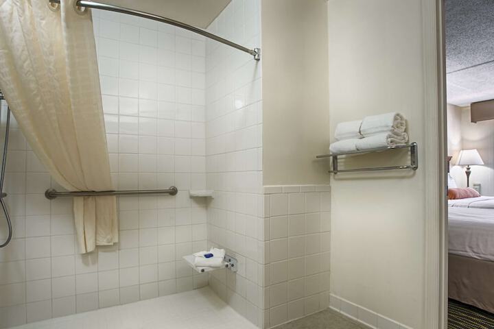 Room 18 of 28