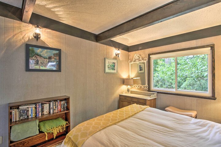 Waterfront Cabin w / Fire Pit in Gig Harbor!