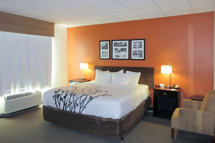Room 35 of 63
