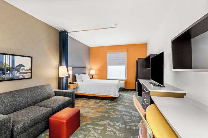 Room 26 of 38