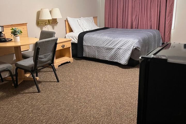 Room 32 of 40