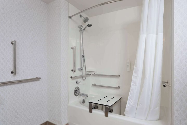 Room 25 of 46