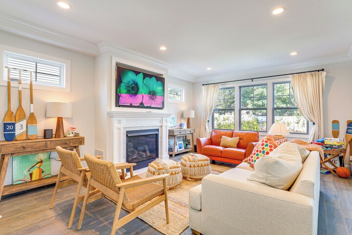 Sleek Long Branch Vacation Rental w / Pool + Patio!