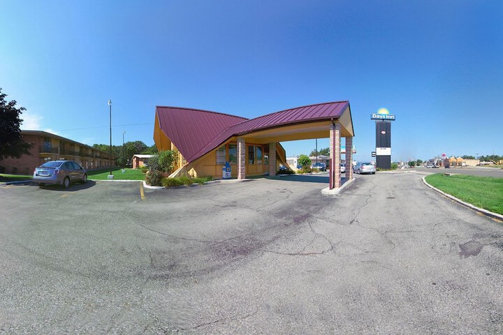Days Inn by Wyndham Niles