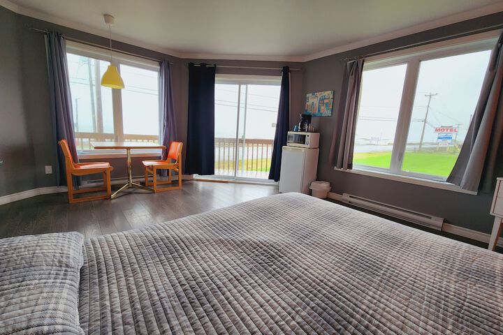Room 40 of 102