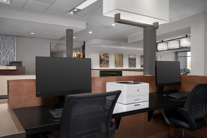 Business Center 32 of 33