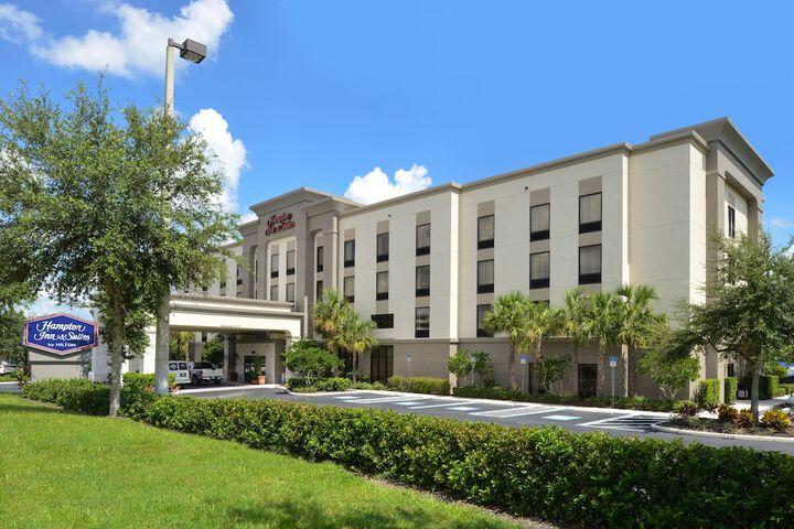 Hotel Exterior 44 of 47