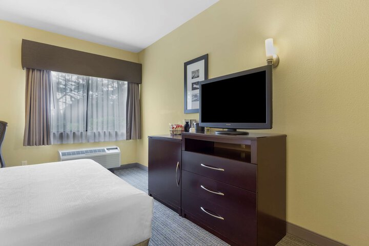Room 34 of 40