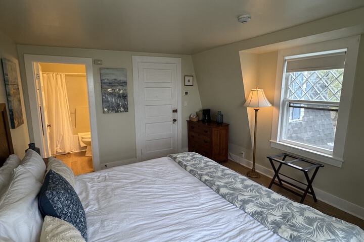 High Tide Inn