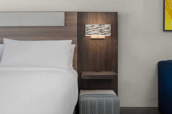 Holiday Inn Express & Suites Alexandria by IHG