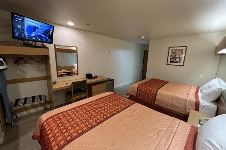 Room 7 of 16