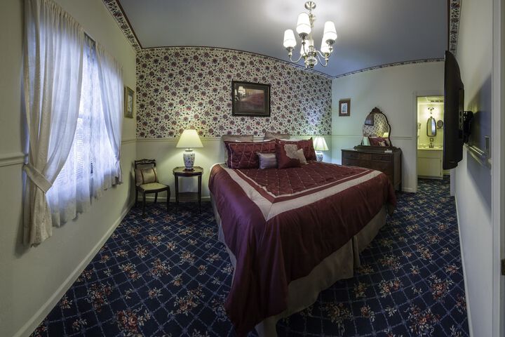 Room 23 of 38