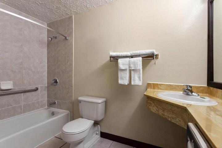 Super 8 by Wyndham Columbus
