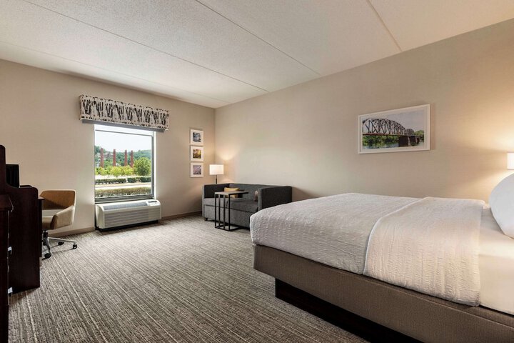 Hampton Inn & Suites Pittsburgh / Waterfront-West Homestead