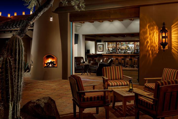 Lounge 27 of 35
