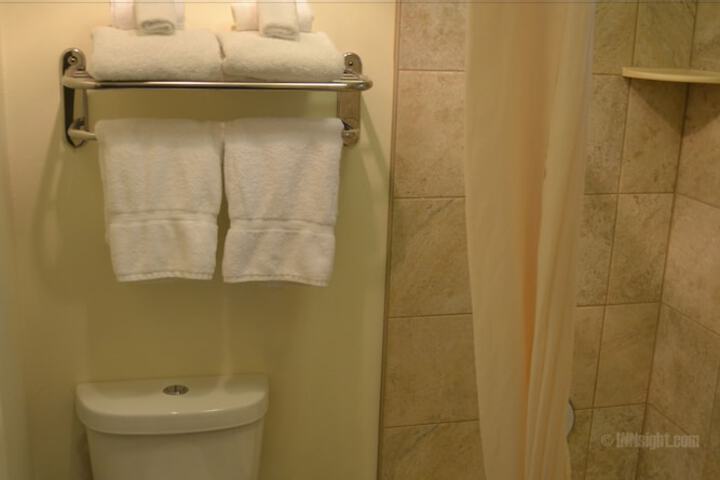 Days Inn & Suites by Wyndham Lodi