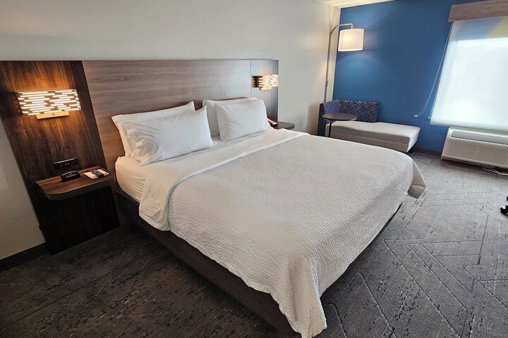 Room 25 of 61