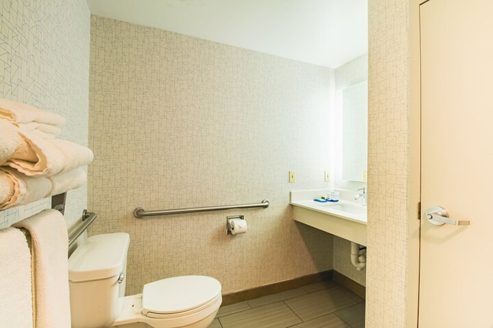 Room 28 of 109