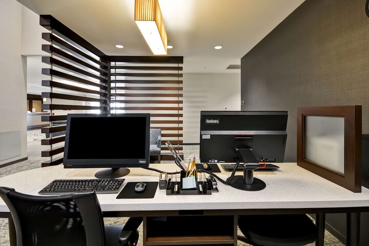 Business Center 48 of 51