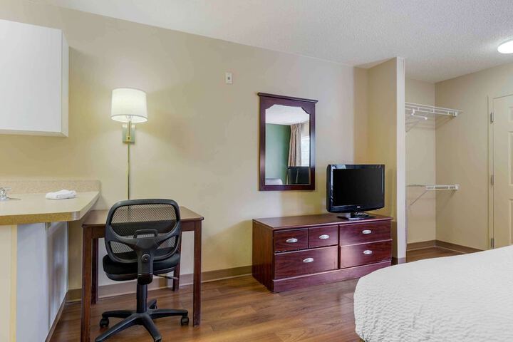 Room 16 of 28