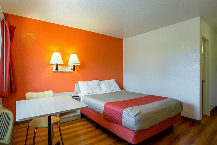 Room 26 of 32