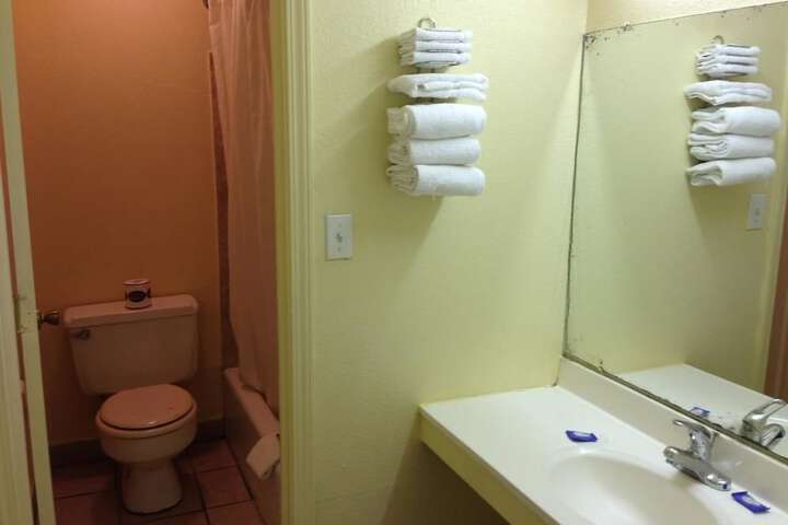 Room 10 of 14