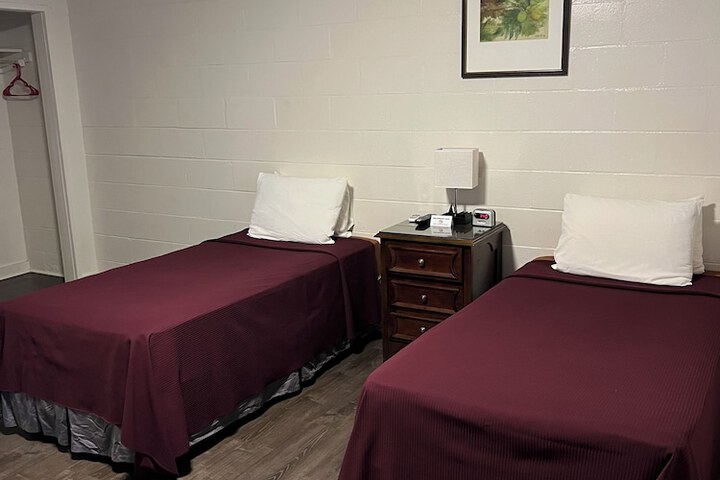 Room 33 of 68